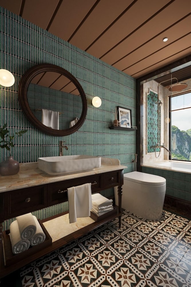 Halong Lyra Grandeur Cruise