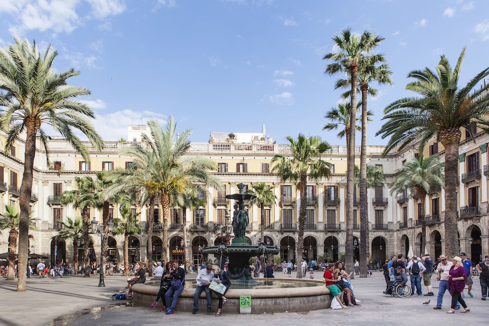 Las Ramblas Pasaje Bacardi Apartments