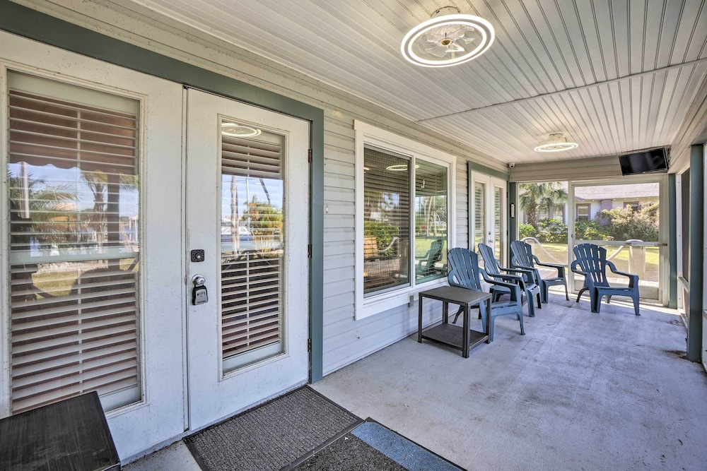 Waterfront Port Richey Getaway w/ Shared Dock view 3