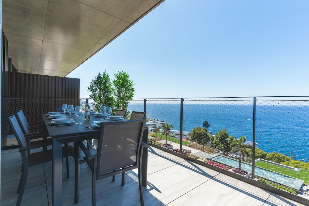 Seaside Escape by Atlantic Holiday