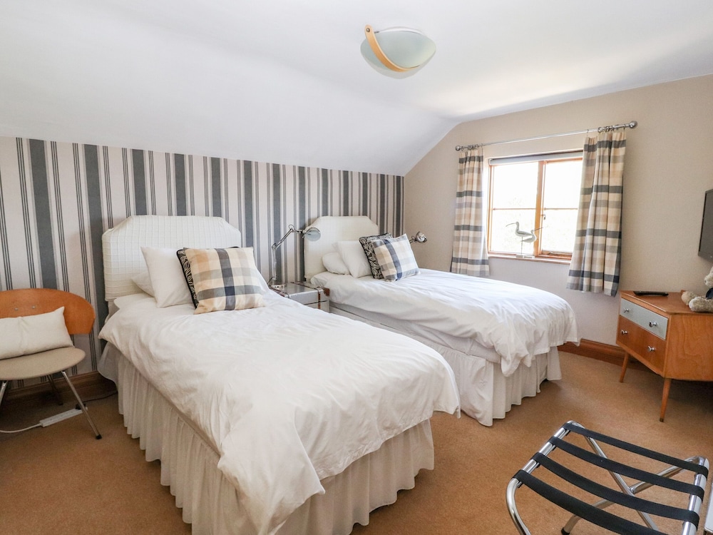 Mickle Trafford Manor view 3