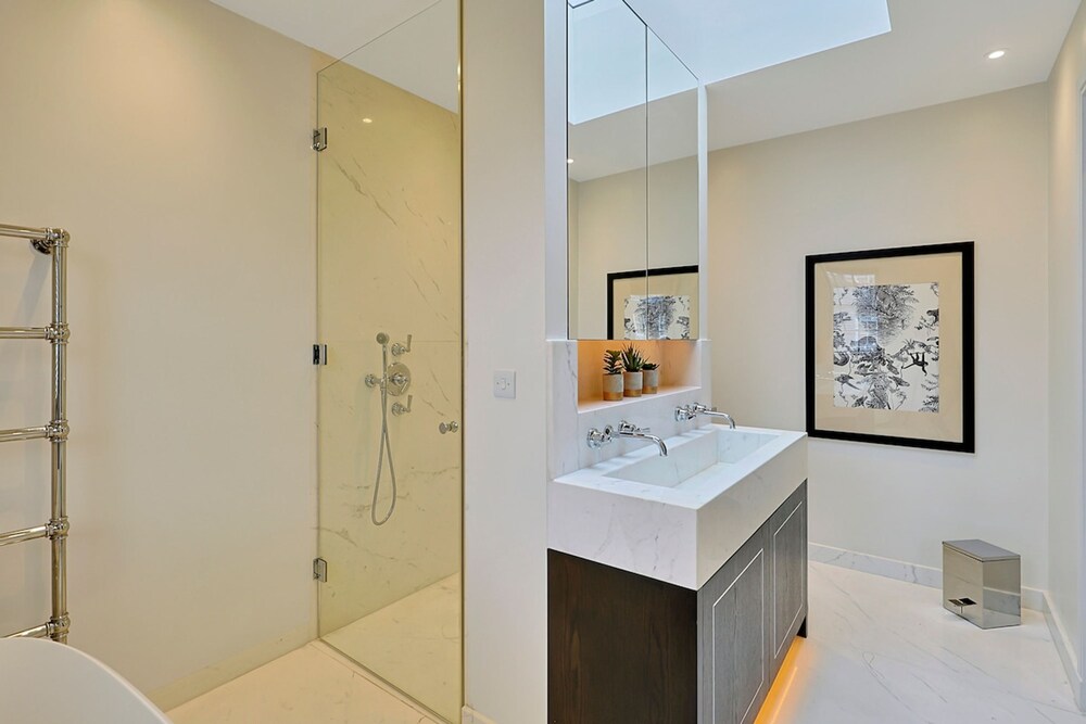 Luxe Home With Cinema Room - South Kensington