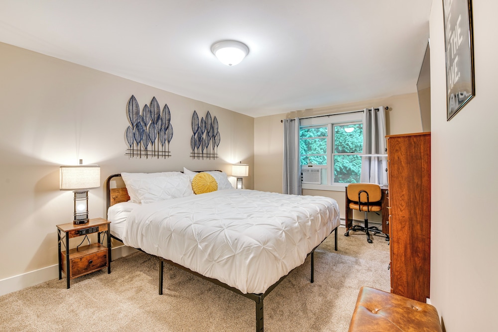 Recently Renovated Harveys Lake Retreat w/ Dock!