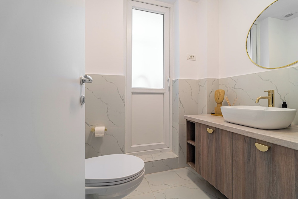Loggia & Luxe 4BR Penthouse in Universitatii Area