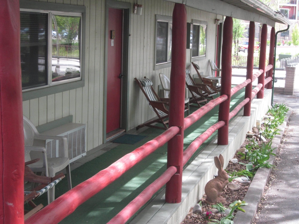 Wapiti Self-Service Lodge