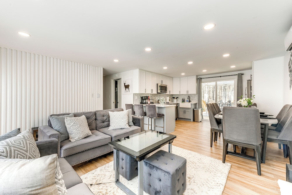 Lake & Beach Access: Bbq-ready Poconos Retreat!