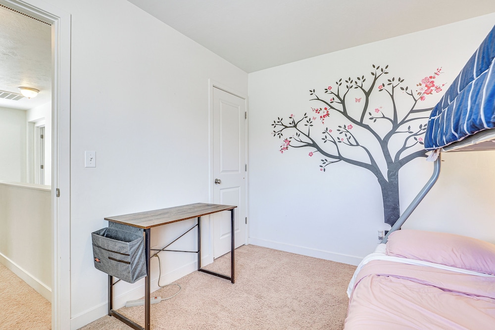 9 Mi to Downtown Slc: Peaceful Home w/ Pool Access