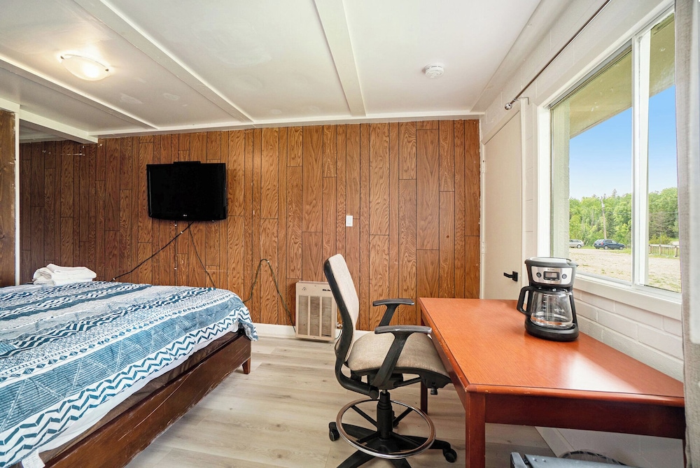 PALMERSTON LAKE MOTEL