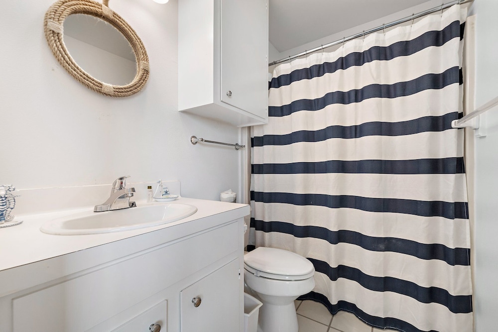 Crab Claw by Ryson Vacation Rentals