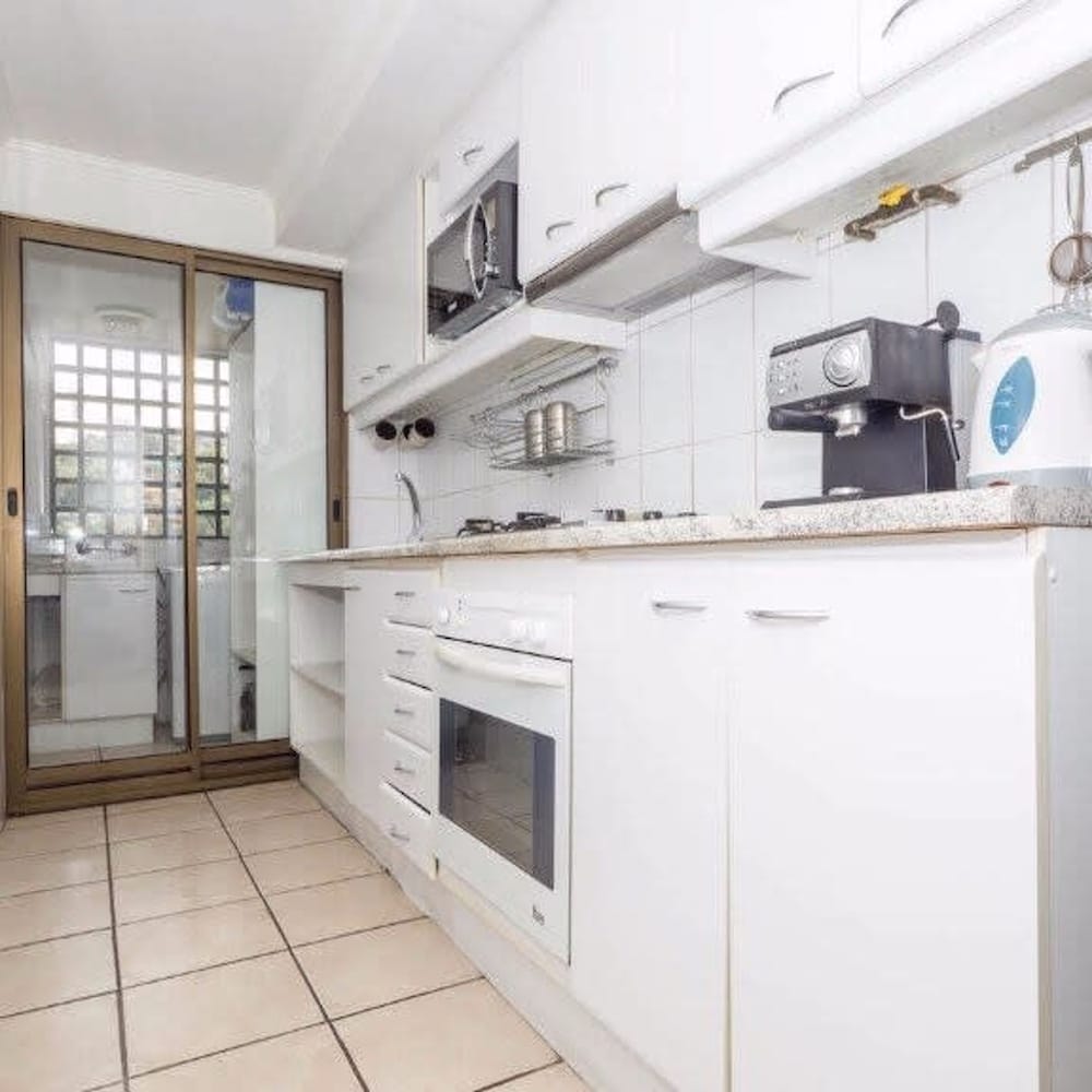Carmencita St I Classic 1 Bedroom Apartment in El Golf