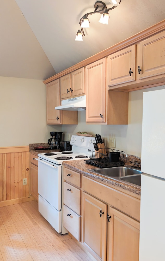 Hinckleys Dreamwood Cottages