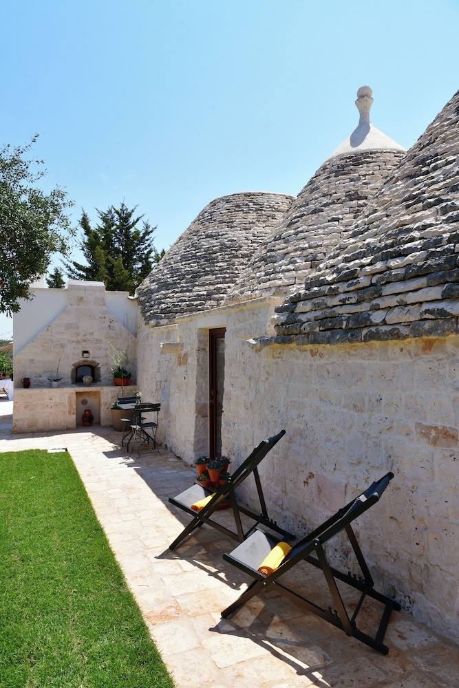 Lamarossa Trulli & Suites