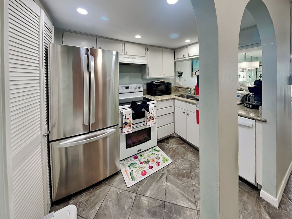 Sunny Sands by Ryson Vacation Rentals