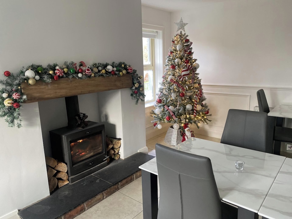 Mountain View Retreat in Rostrevor With hot Tub