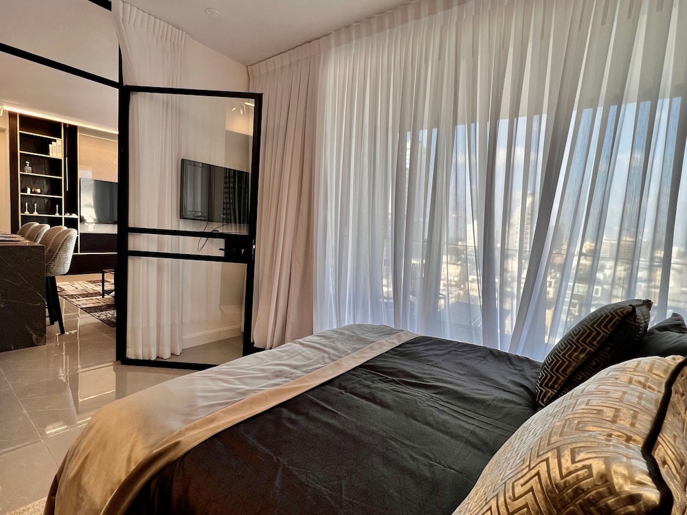 High End & City View by FeelHome view 3