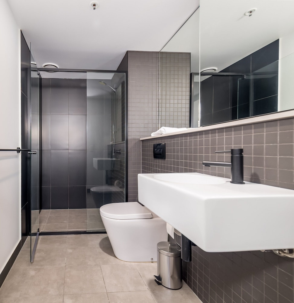 Chic 3-bed in Central With Pool, Sauna and Gym
