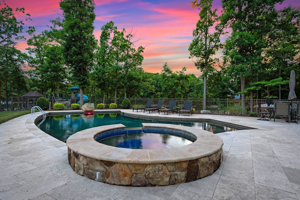 Paradise Pointe by Avantstay Lakefront Views Playset