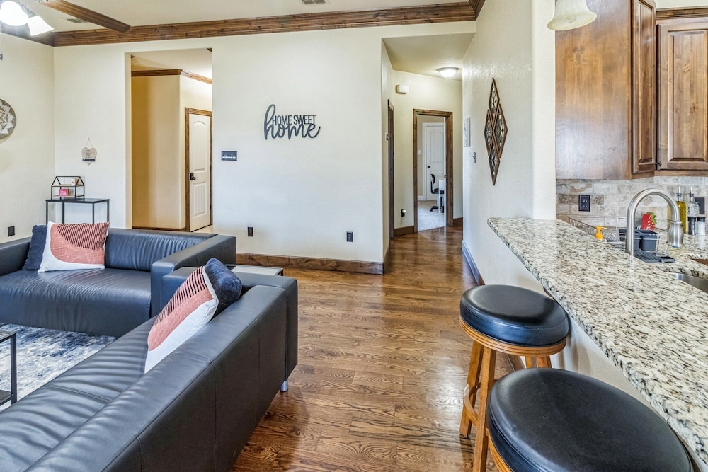 Gorgeous 4br Dakota Springs Home 3 Bedroom Home