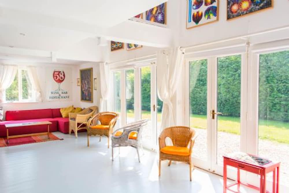 Host Stay Hen Barn