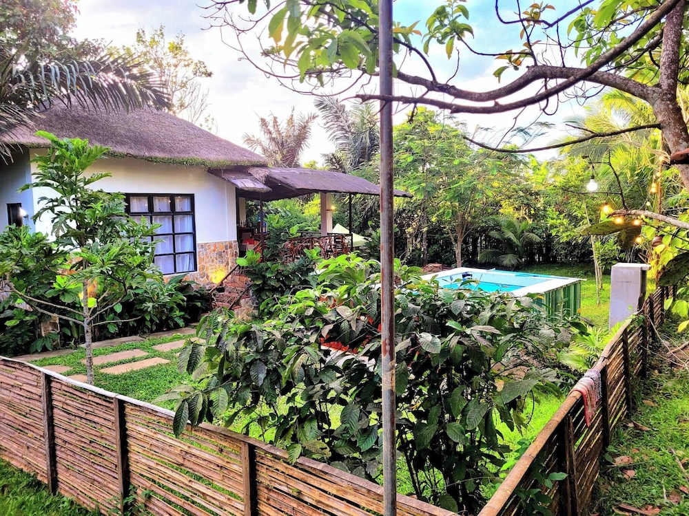 Modern Bahay Kubo Near Tagaytay - Casita Anahaw