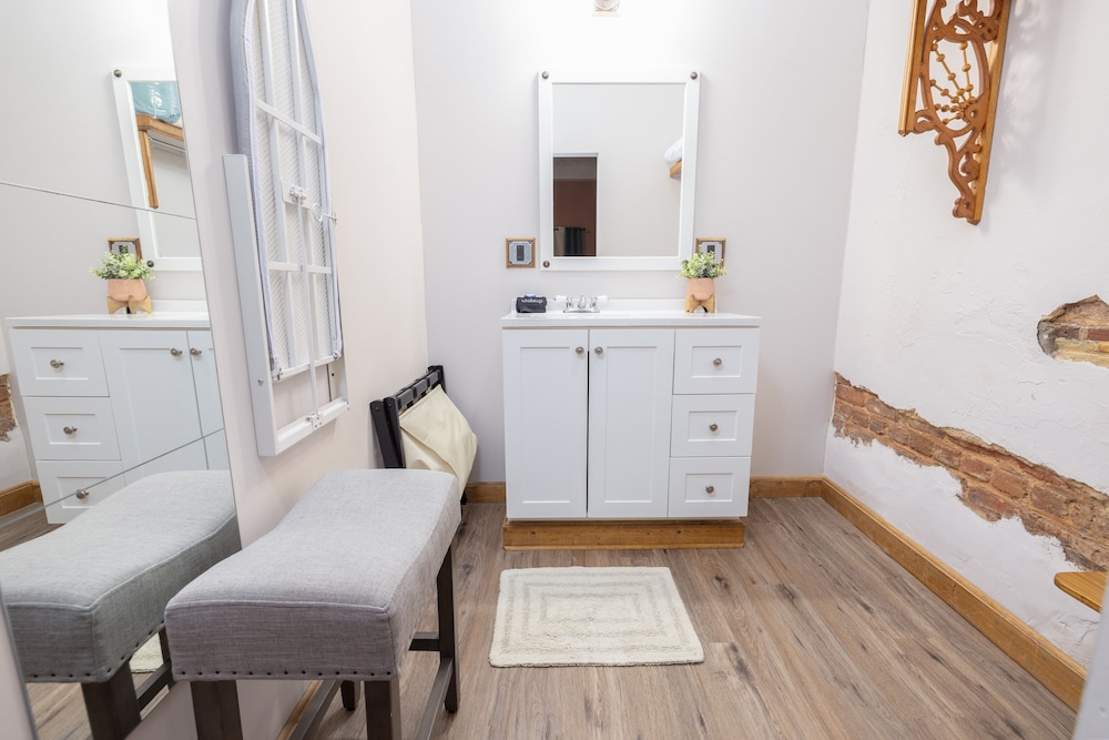 Hartwell Suites - Property Image 38