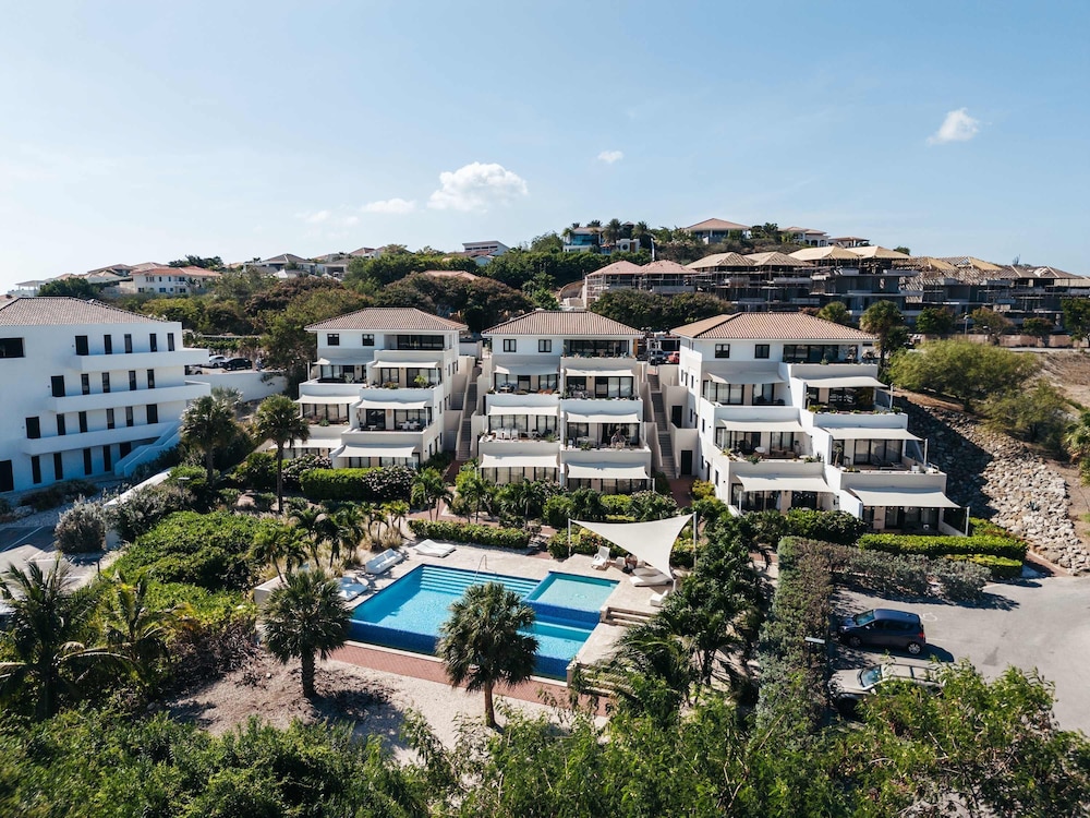 Seabreeze Retreat Stylish Blue Bay Residence