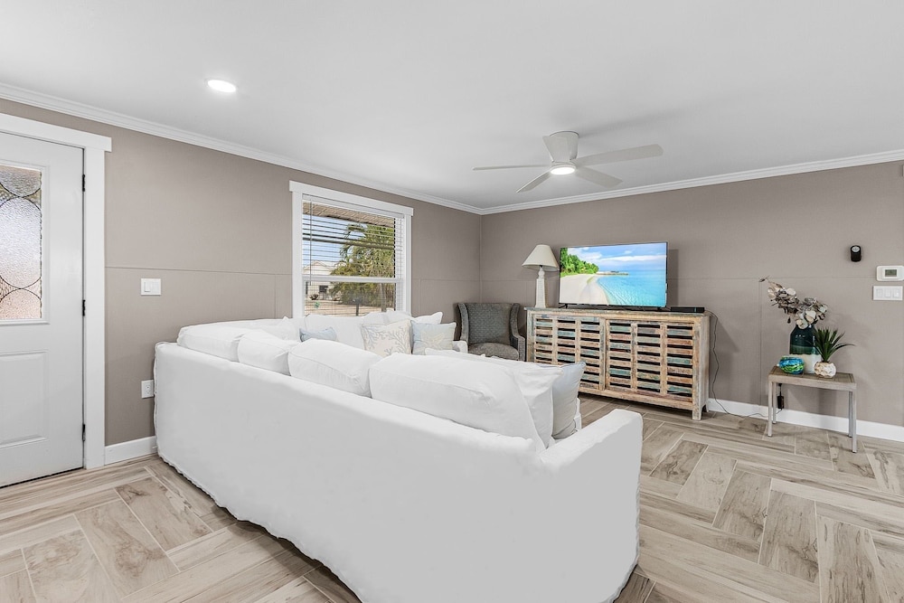 7 Dockside Dream: 3br/3ba Pool Home W/ Water Views! 3 Bedroom Home