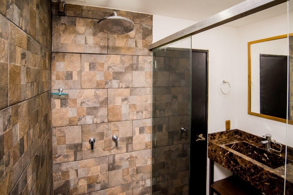 Park Lleras 11br Pool Jacuzzi