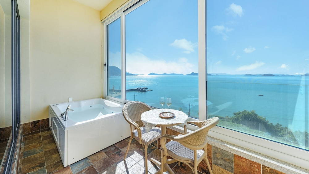 Yeosu Stay Raonpine Spa Pension