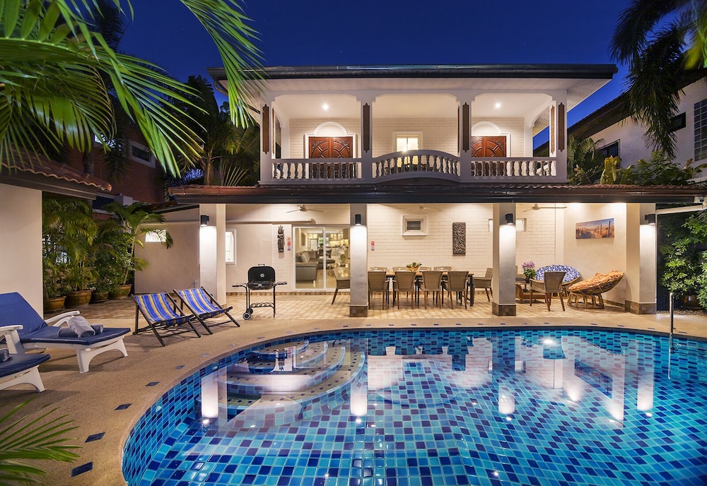 Villa Waree Near City and Beach