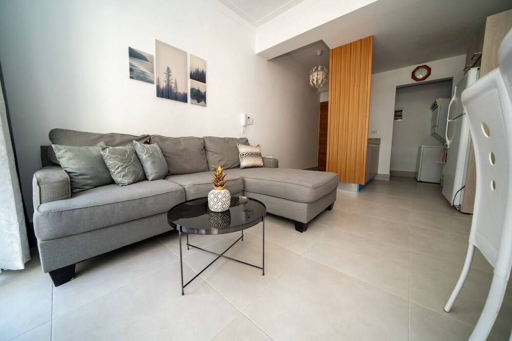 Luxury 2 Br Naco Pool Gym Greatview 2E view 4