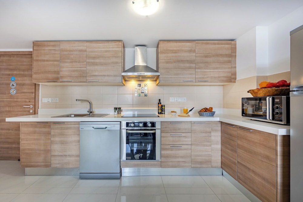 Marathon Beach Apartment With Shared Pool
