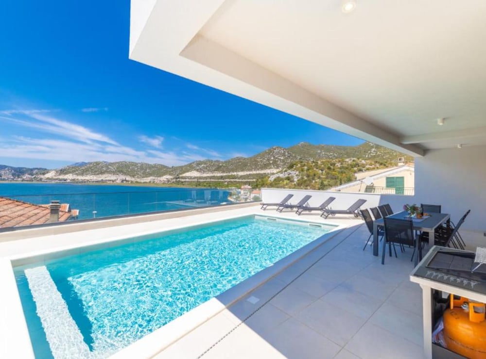 Luxury Villa Navis