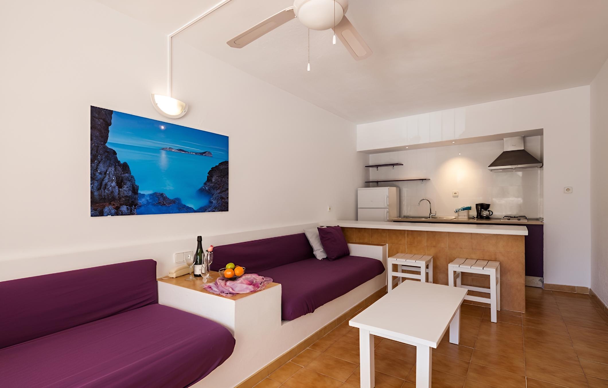 Aparthotel Puerto Cala Vadella