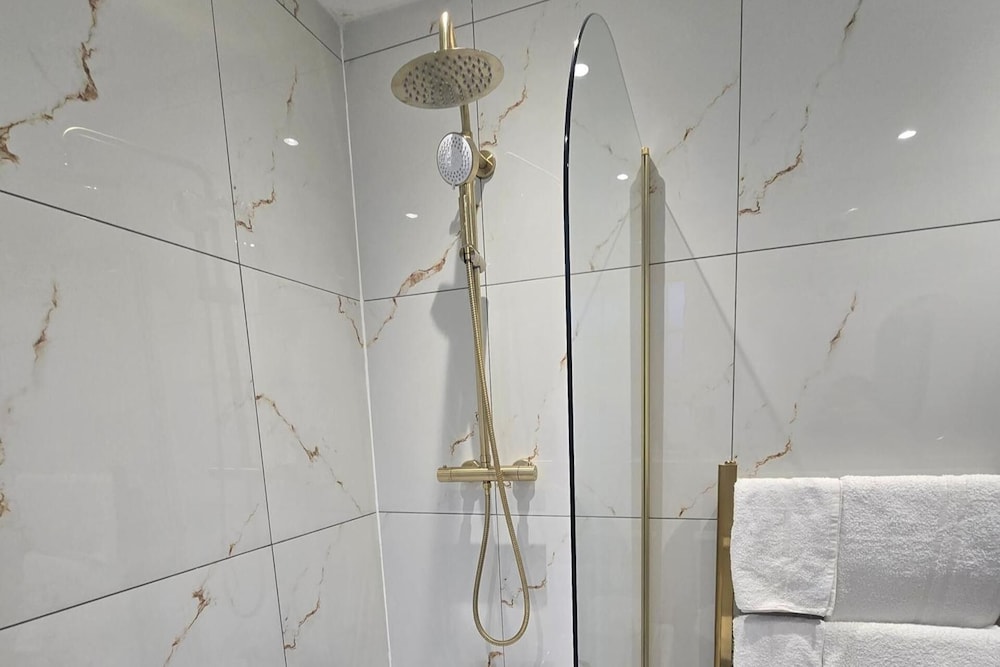 1BR Sleeps6 Elizabethline Ws98