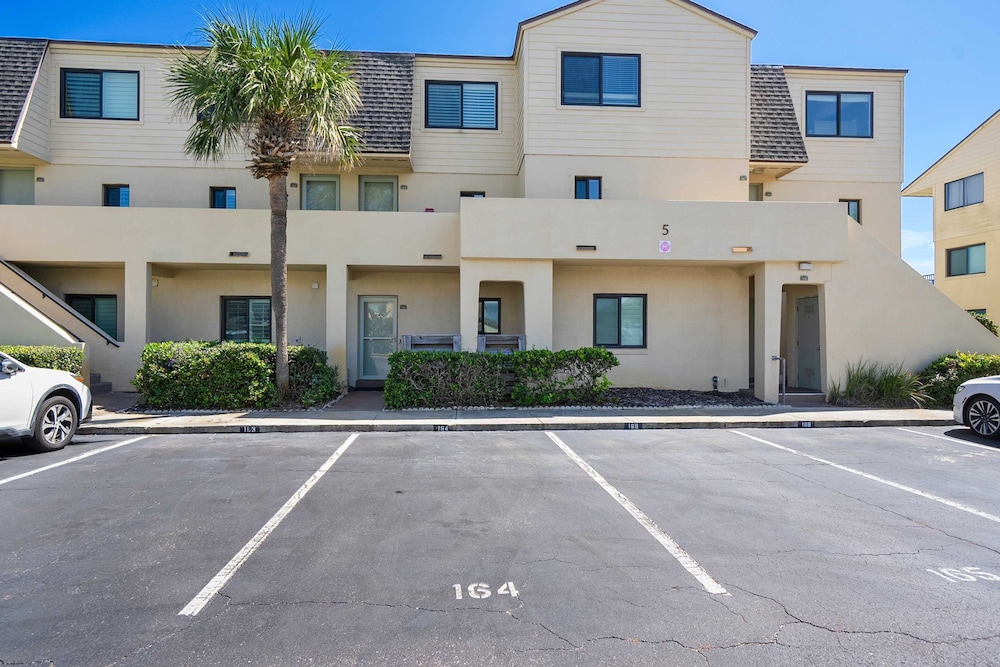 Oceanfront Pool Tennis BBQ Patio Free Parking