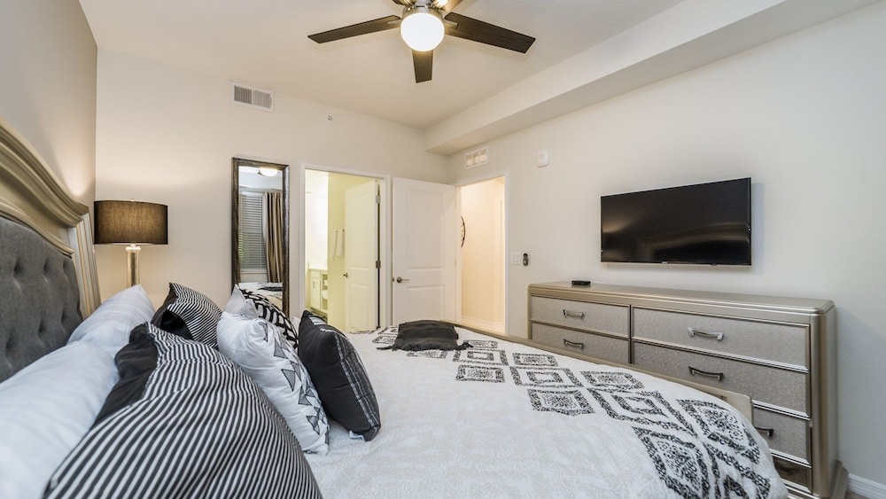 Storey Lake Resort 2 Bedroom Condo w Balcony and Amenities 2 Condo