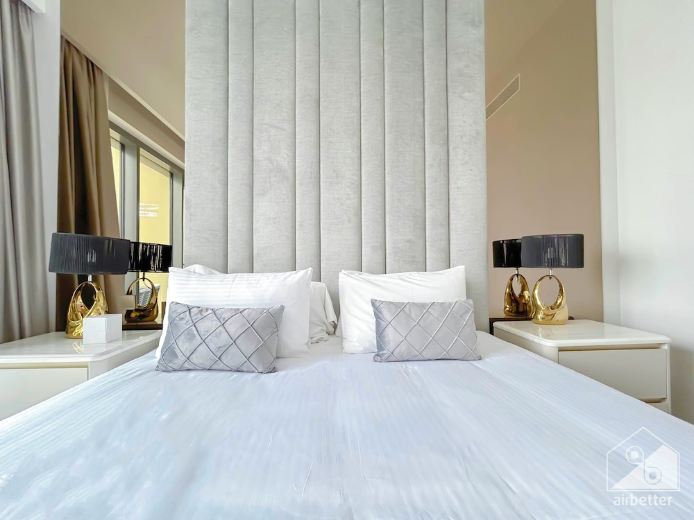 Spacious 3.5 Bedroom Apartment in Burj Royale