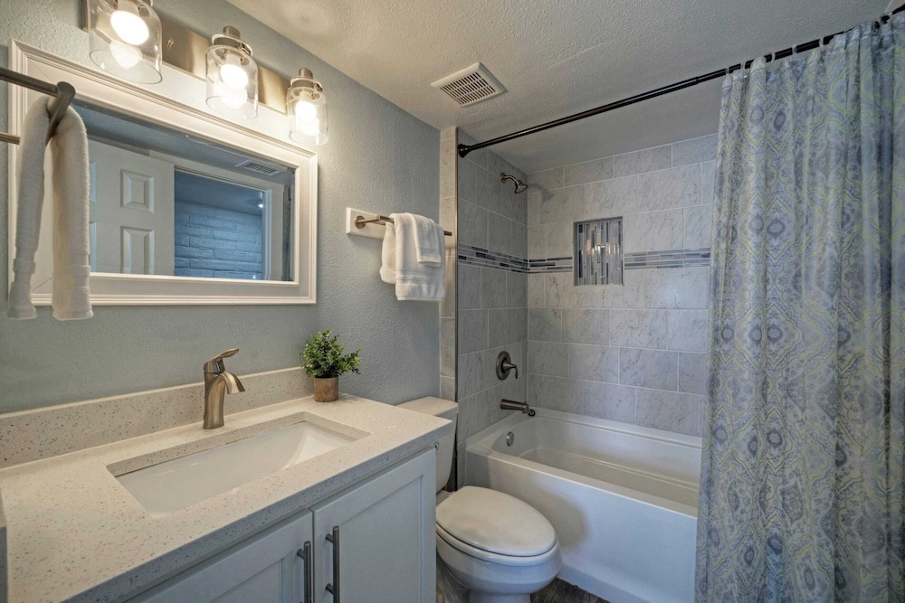 Sleeps 20 3 Condos w/ Beach Access, Pool, Tennis Courts Sea Sands Complex