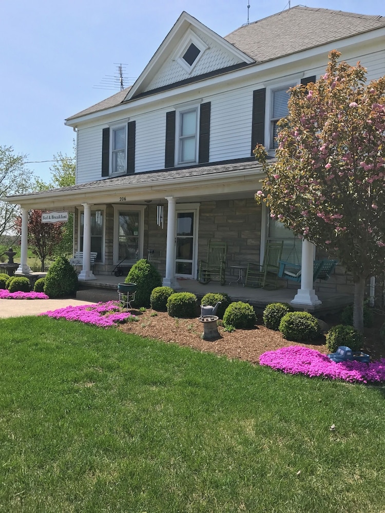 Hotel The Destination B&B llc