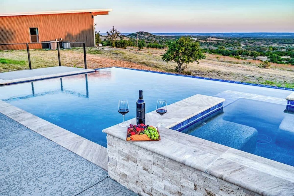 A Thousand Stars: Pool+hot Tub, Views