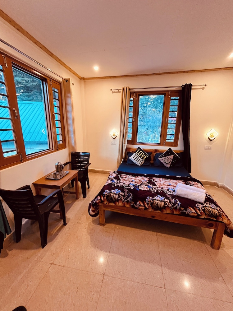 Skyard Hostel & Homestay (Harsil Valley)