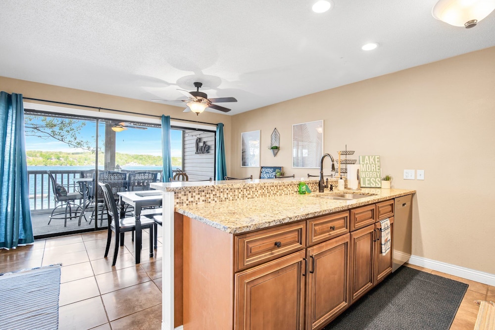 Spacious Family Friendly 3 Bed/3 Bath w/ Amazing Views, Lakeside Pool, & Boat Slip