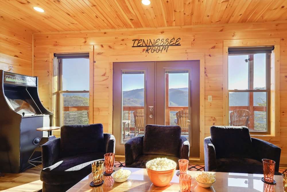 Majestic Mountain Views: Sevierville Escape!