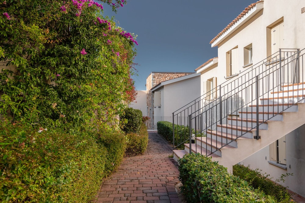 Baia Bianca Apartments Sardinia