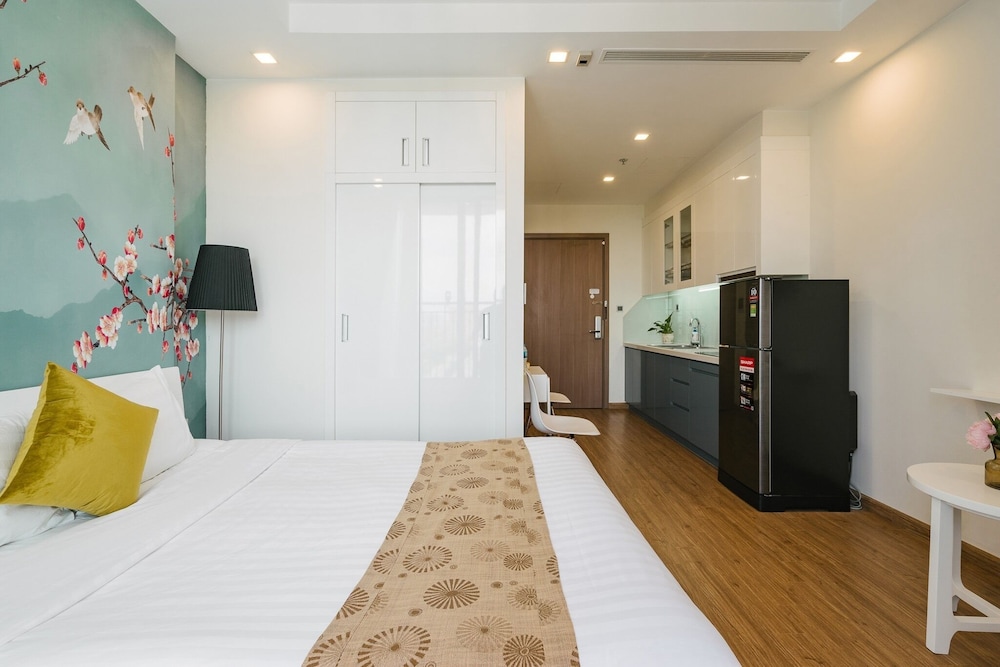 Sunny - Vinhomes GreenBay Residences