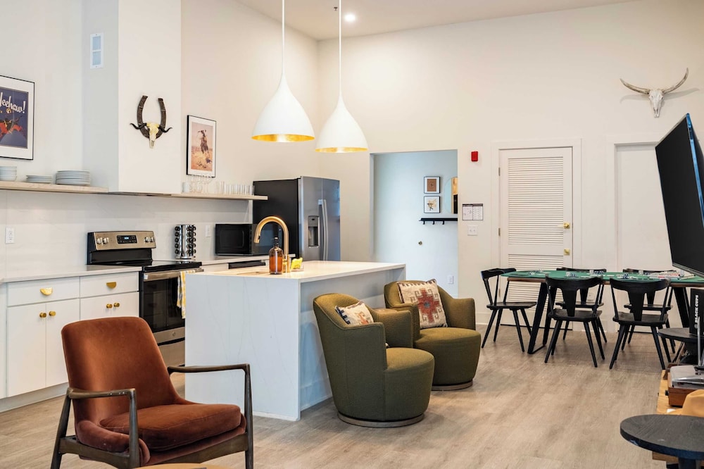 Sleeps 24 Rooftop, Game Room & Outdoor Spaces Just 10 Min to Broadway Outrider by Avantstay