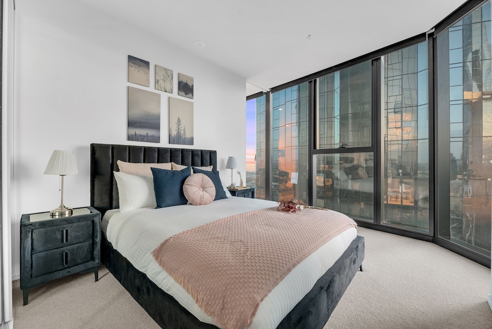 Melbourne Square Apartments