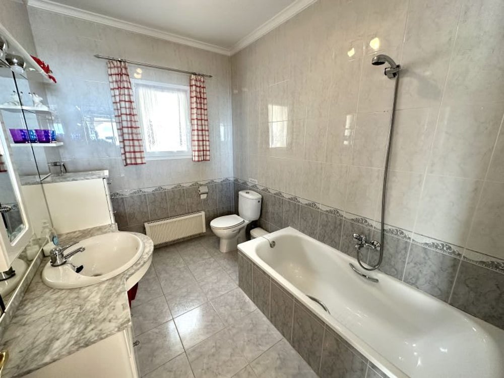 Two Bedroom Apartment With Breath-taking Views