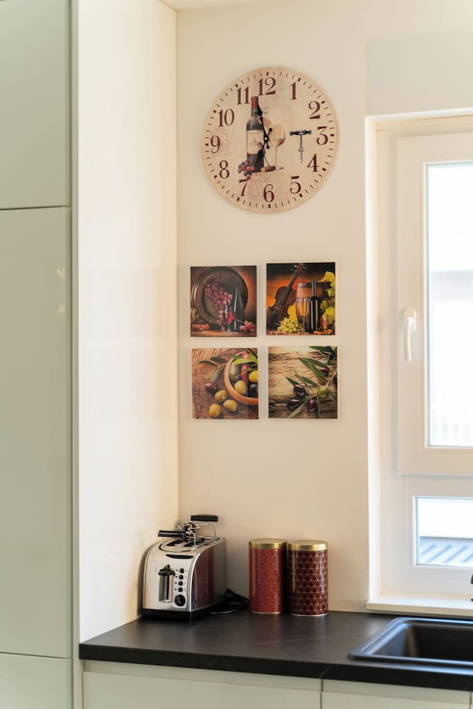 Apartment Wing 77